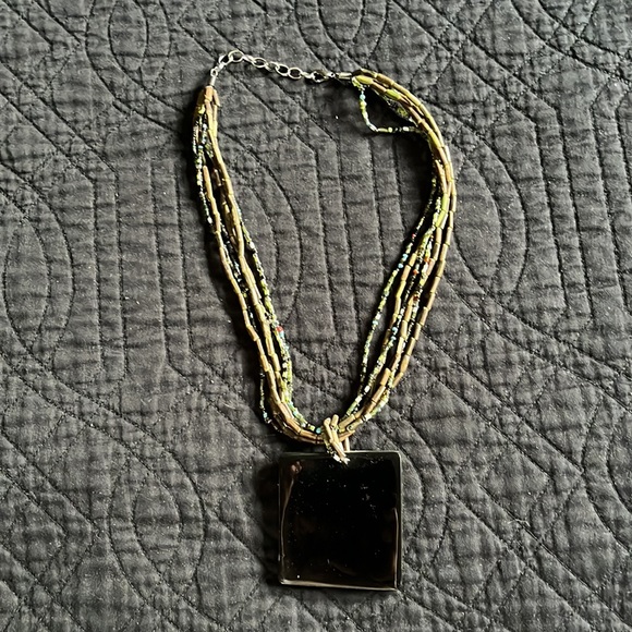 Beaded necklace with large pendant - Picture 2 of 6